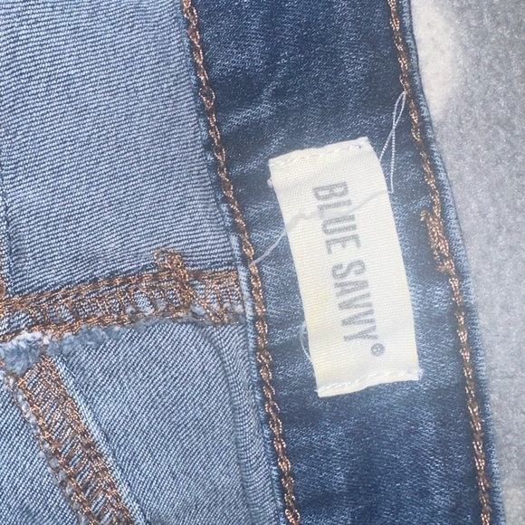 women’s blue savvy jean shorts. - Picture 3 of 4